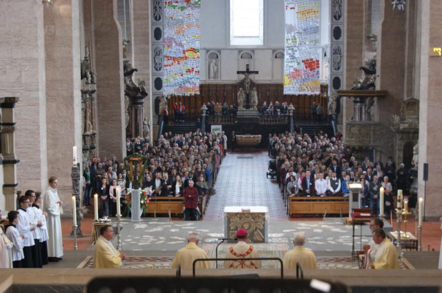 Abschlussgottesdienst &quot;Heilig-Rock-Tage Trier&quot; Pontifikalamt im Dom zu Trier 07.05.2017 